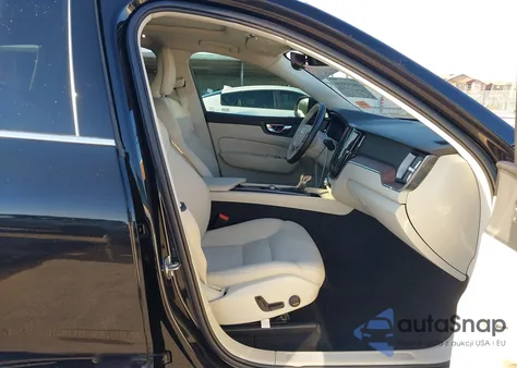 2021 Volvo Xc60 T5 Momentum из США, поврежденный, VIN YV4102DK8M1697538